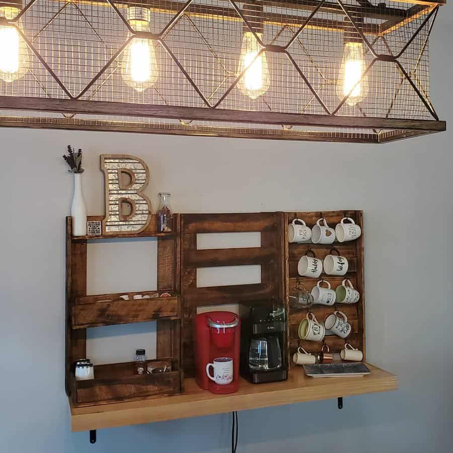 Recycled pallet wood as coffee mug storage 