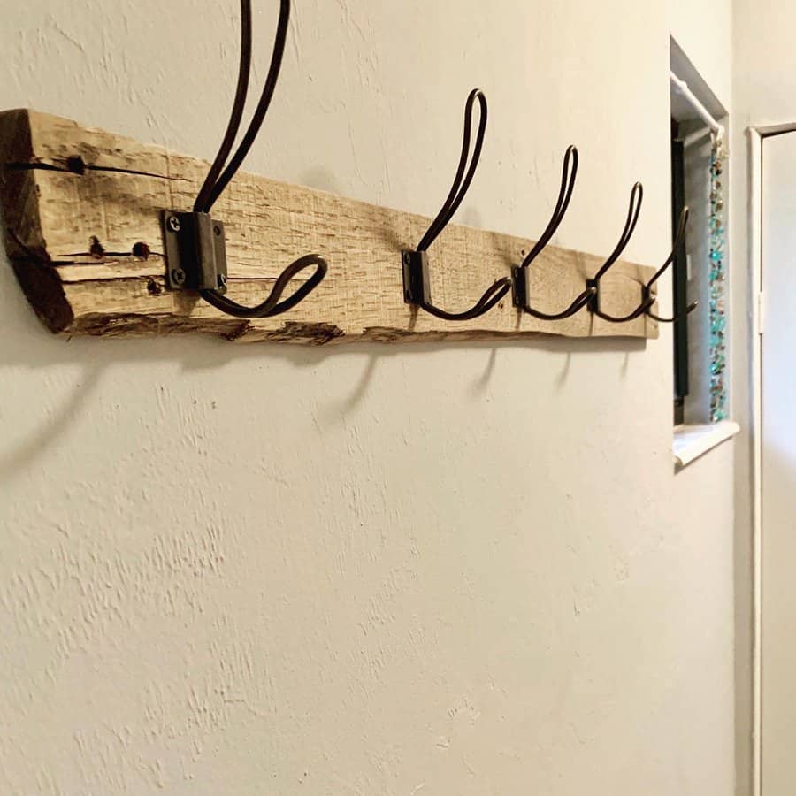 Pallet hat rack