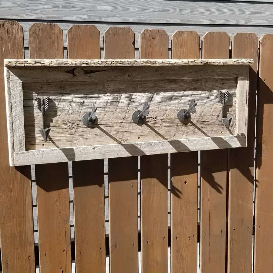 Pallet hat rack