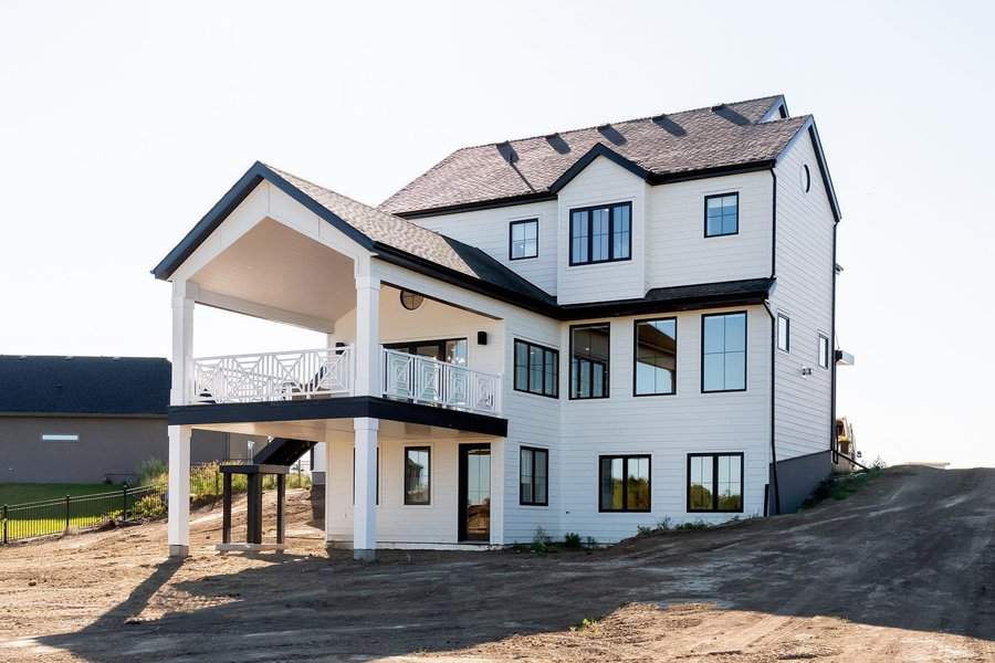 Covered deck with bungalow style roof