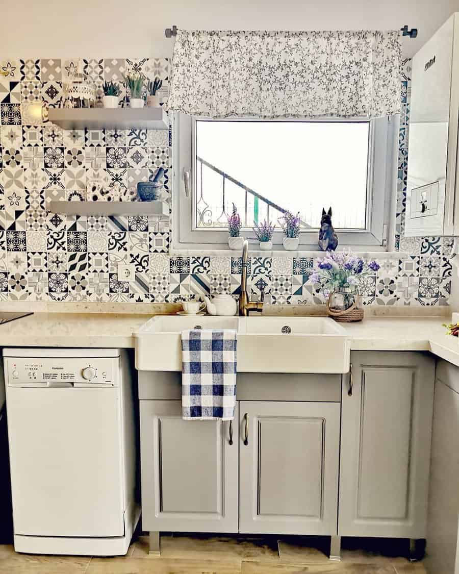 Patterned tile kitchen backsplash