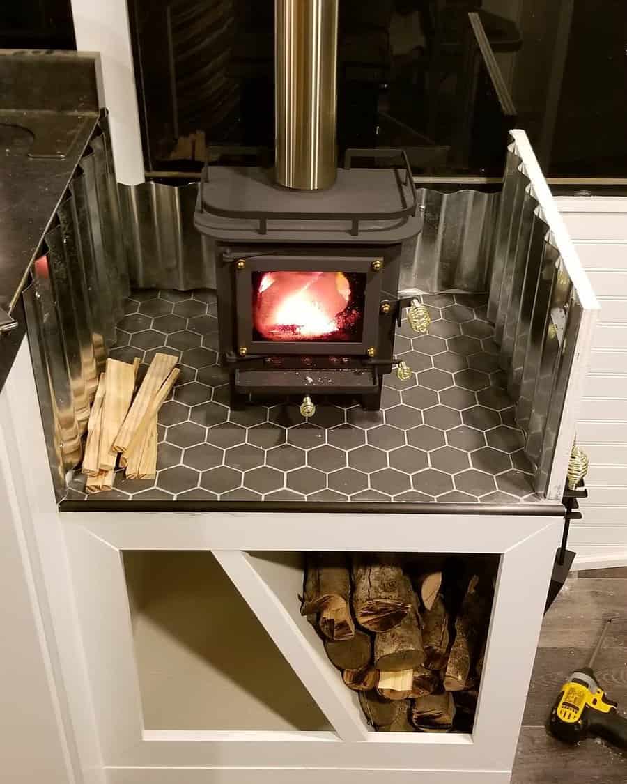 Corner stove on a geometric hearth