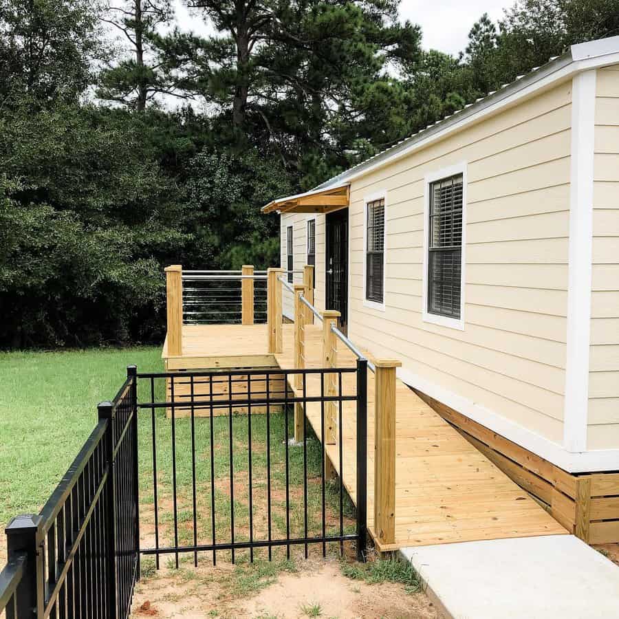 Wood and metal deck railing