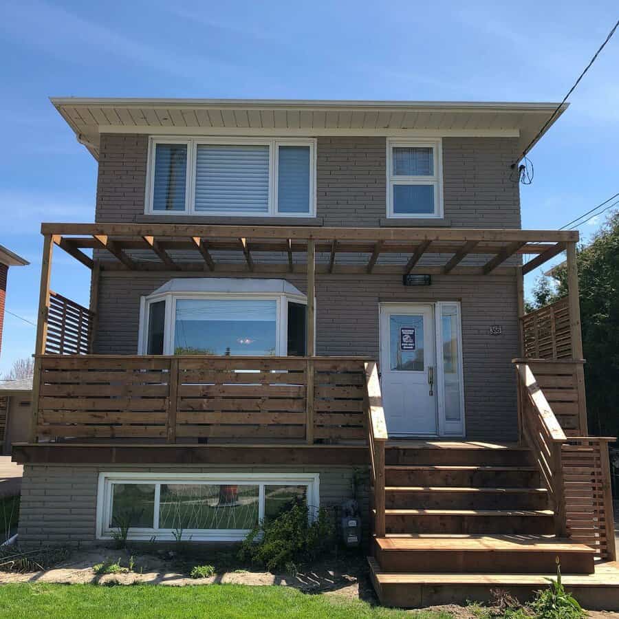 Wooden deck railing