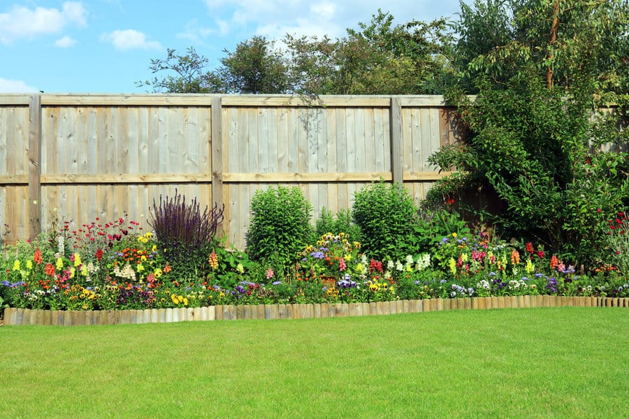 Enclosed privacy fence