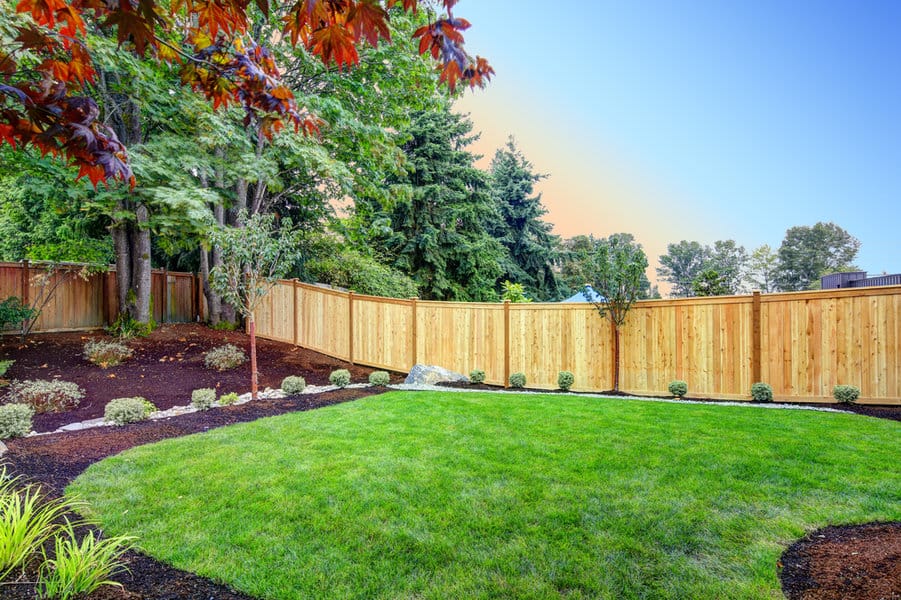 Enclosed privacy fence