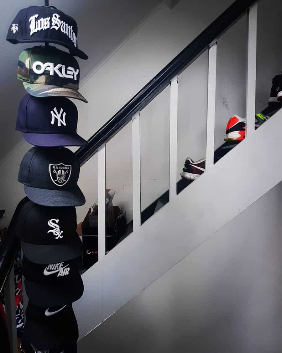 Standalone hat rack