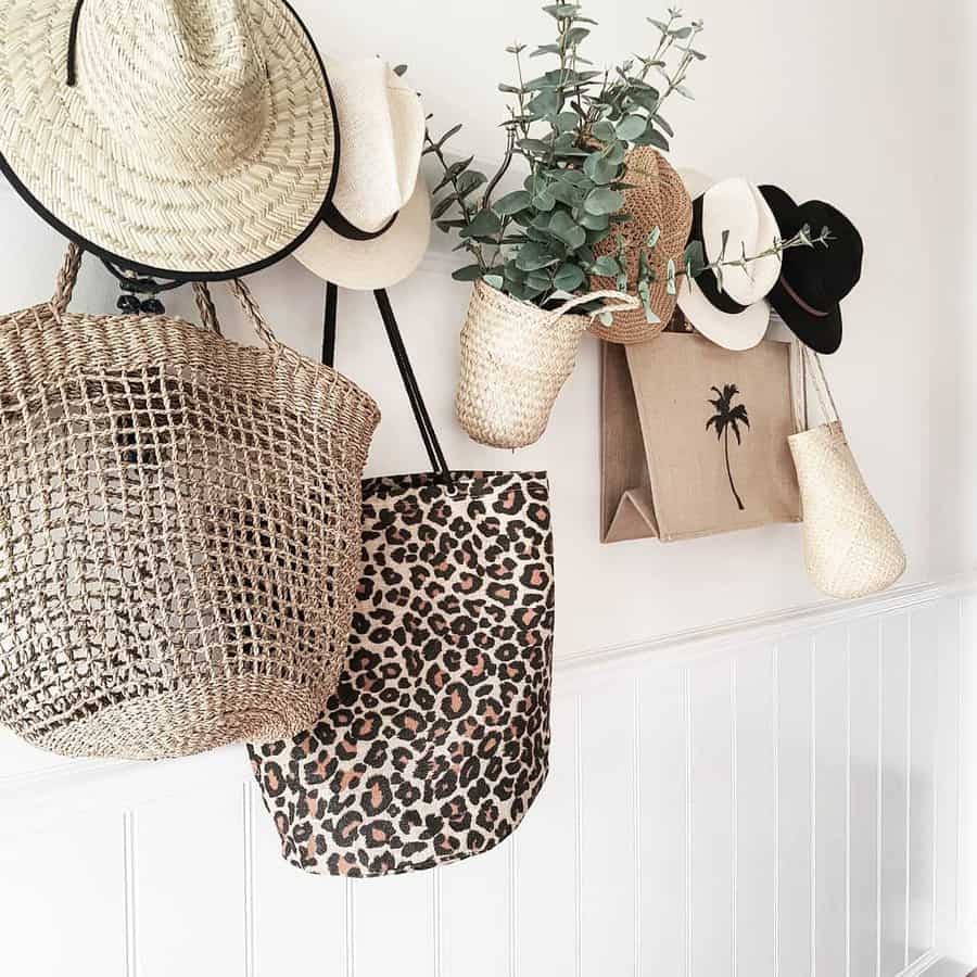 Standalone hat rack