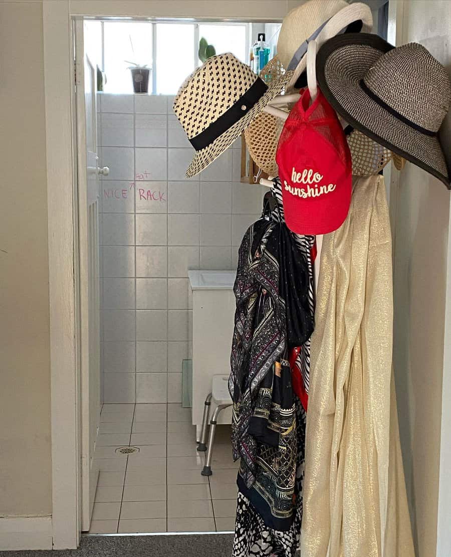 Standalone hat rack