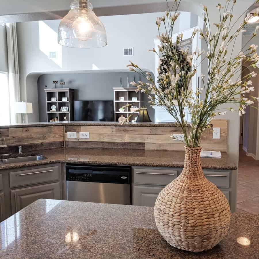 Rustic kitchen backsplash