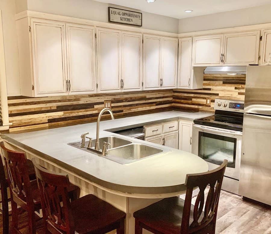 Rustic kitchen backsplash