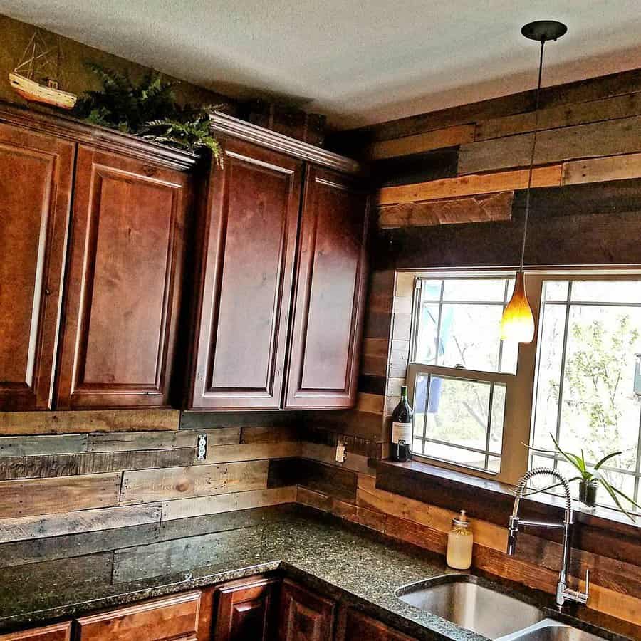 Rustic kitchen backsplash