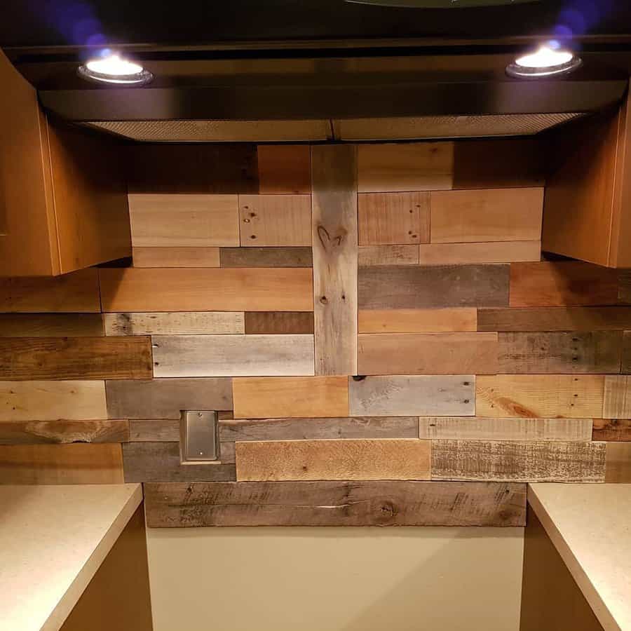 Rustic kitchen backsplash