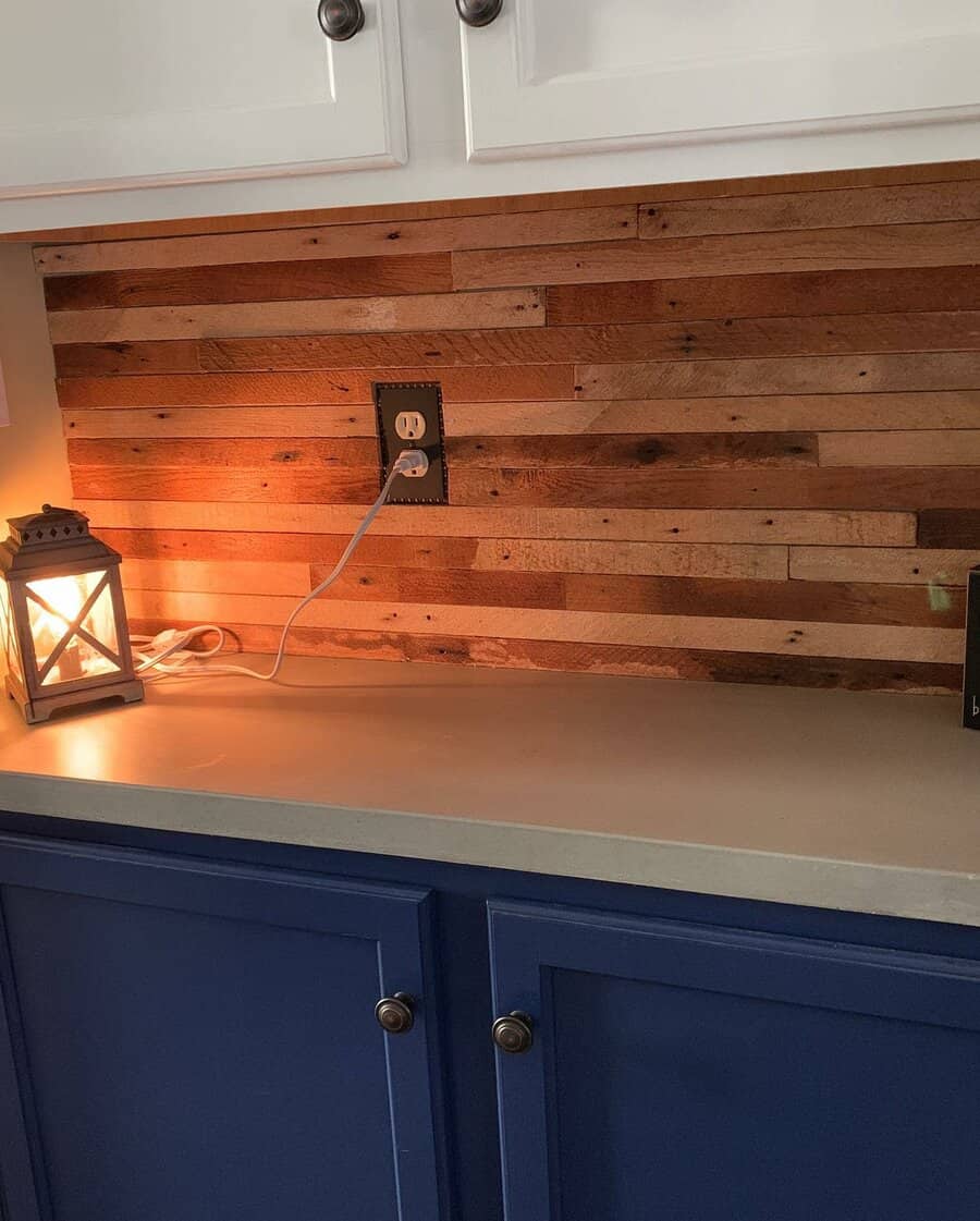 Rustic kitchen backsplash