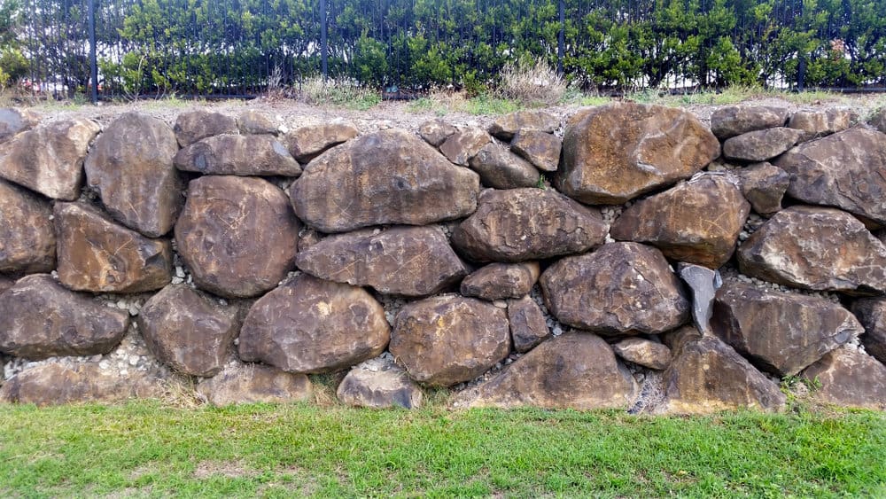 Natural stone wall