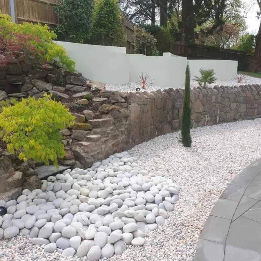 Natural stone wall