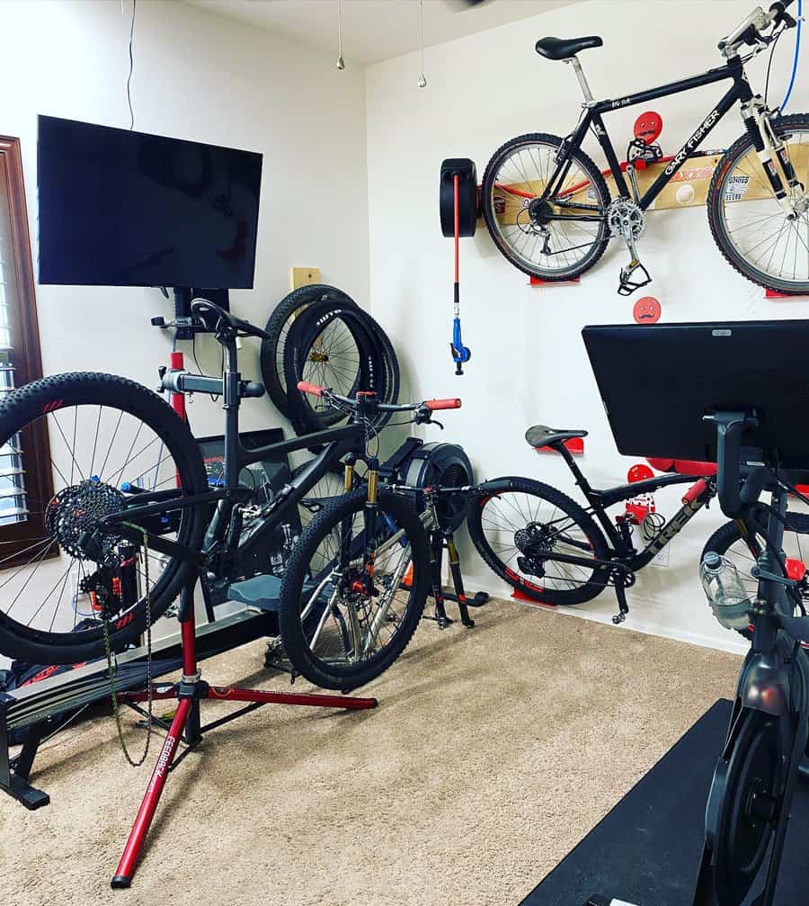 Wall mounted metal bike rack