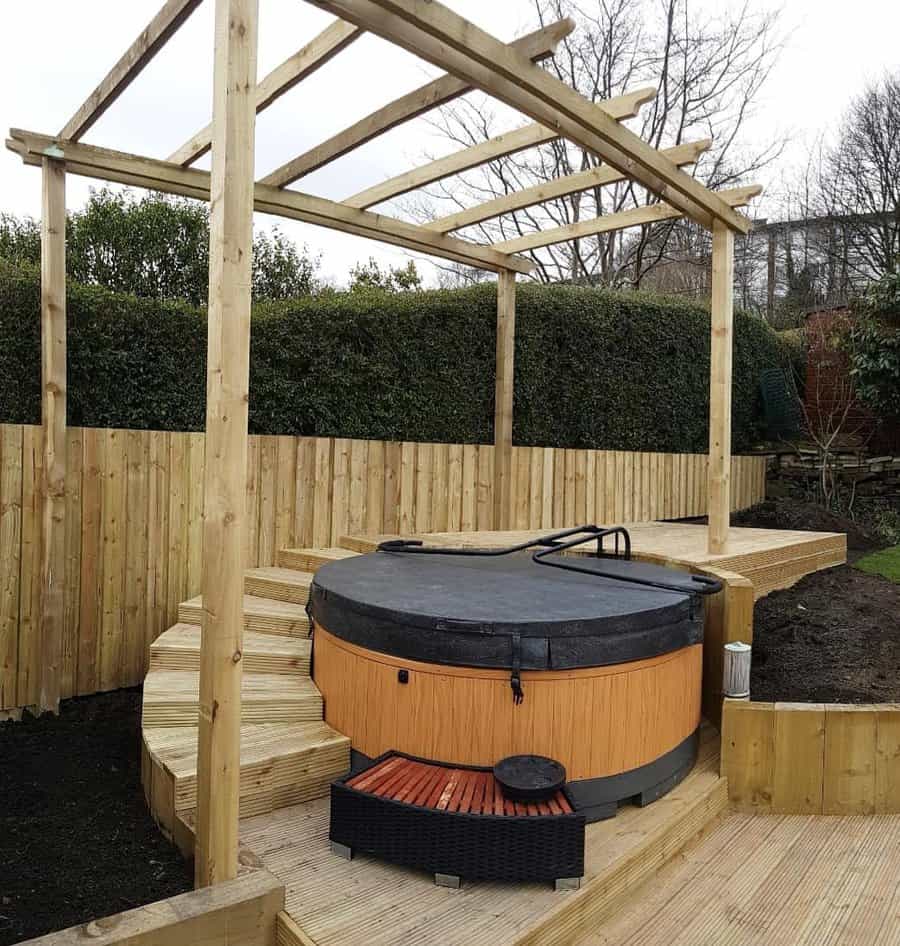 Curved deck for round hot tub