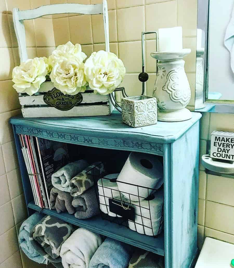 Bath towel cabinet