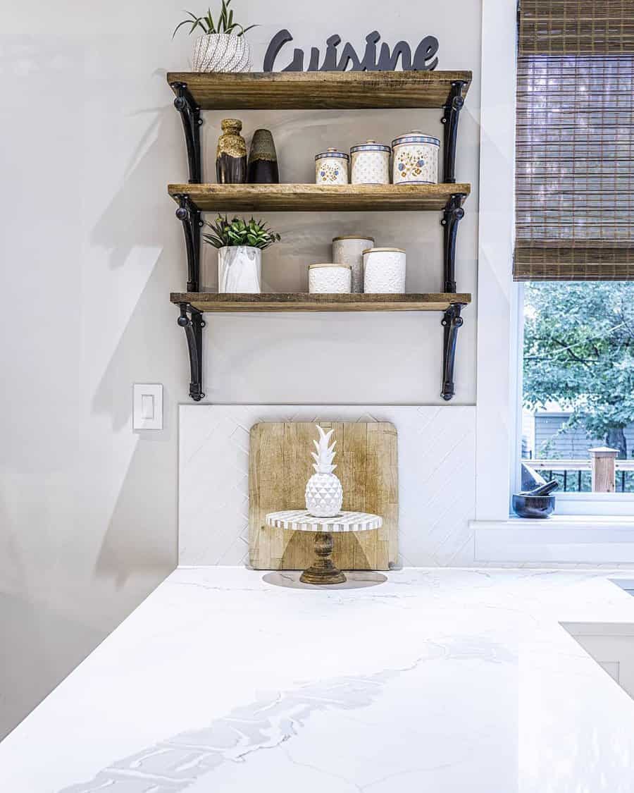 Layering wall shelf