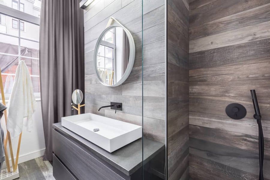 Scandinavian grey bathroom