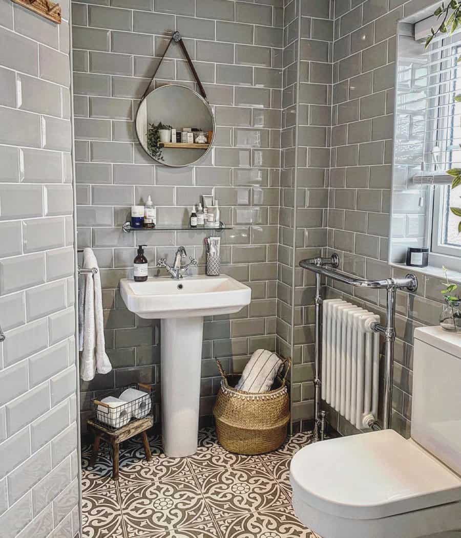 Scandinavian grey bathroom