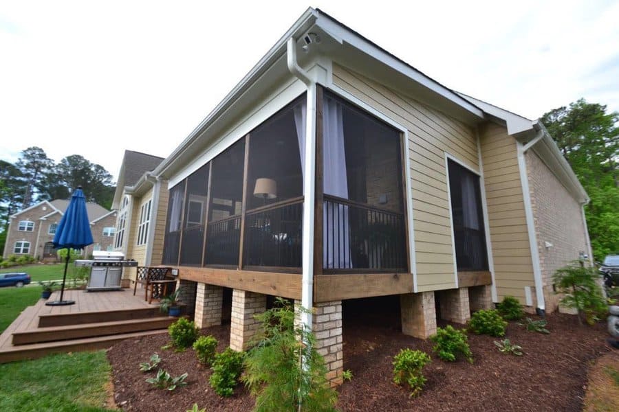 Screened in porch