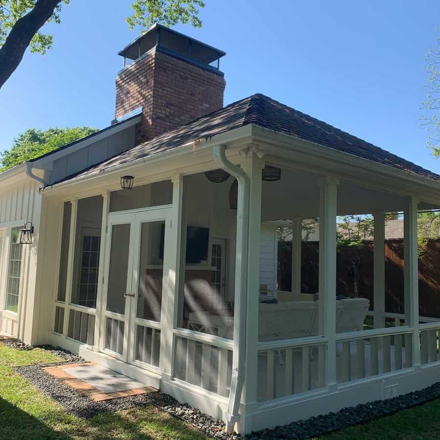 Screened in porch