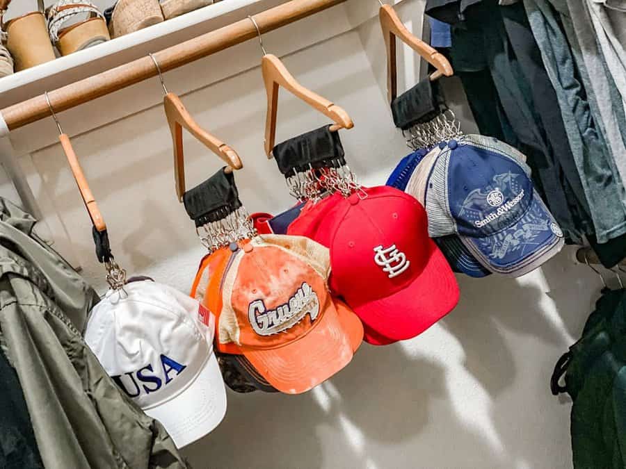 Closet hat rack 