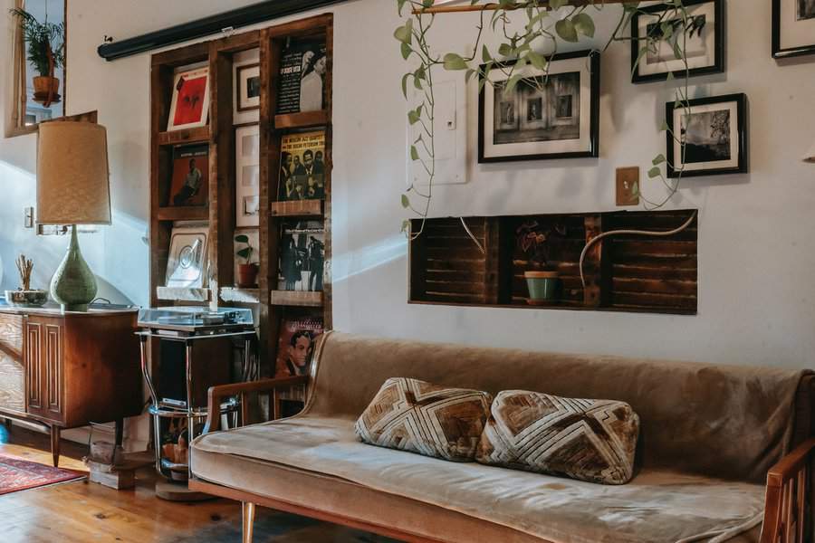 Vinyl shelf storage