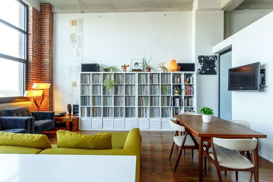 Vinyl shelf storage