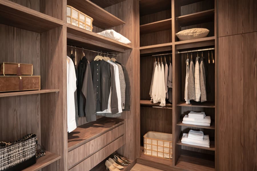 Seasonally organized clothing