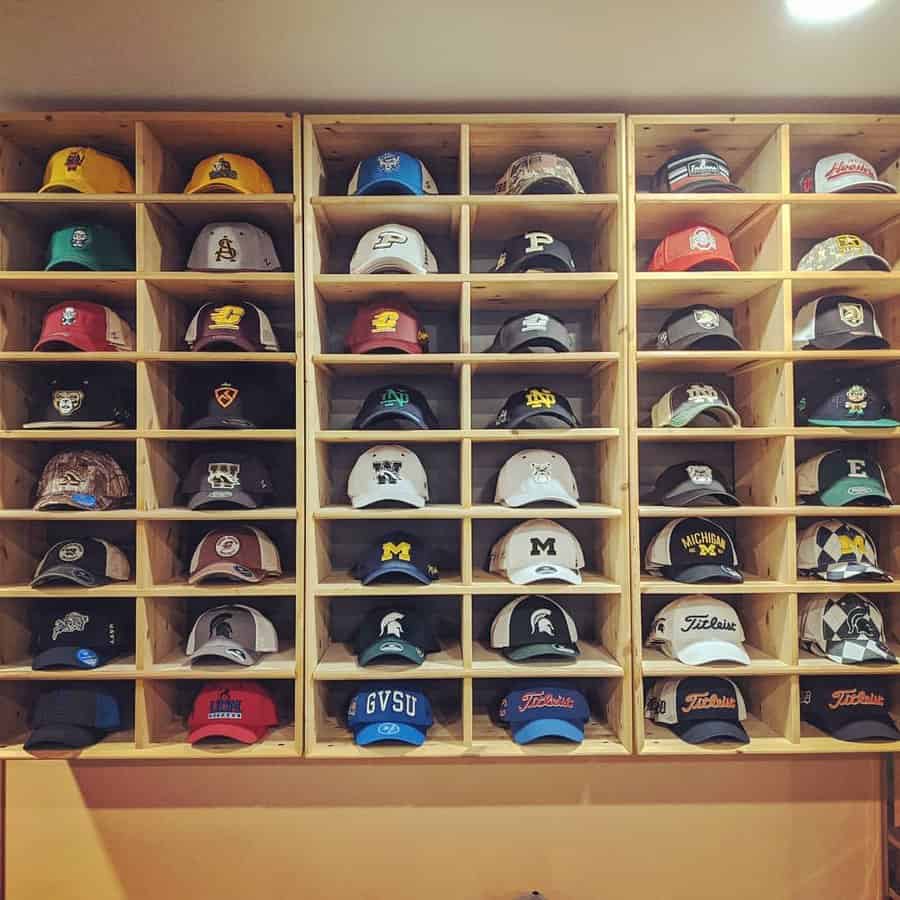 Cube hat shelf