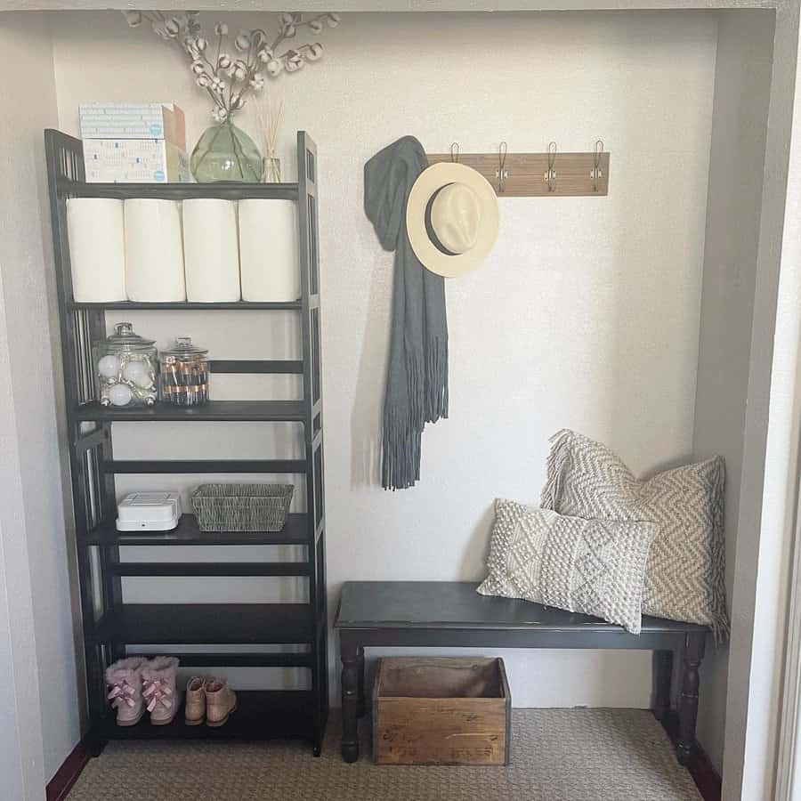 Freestanding shelving unit