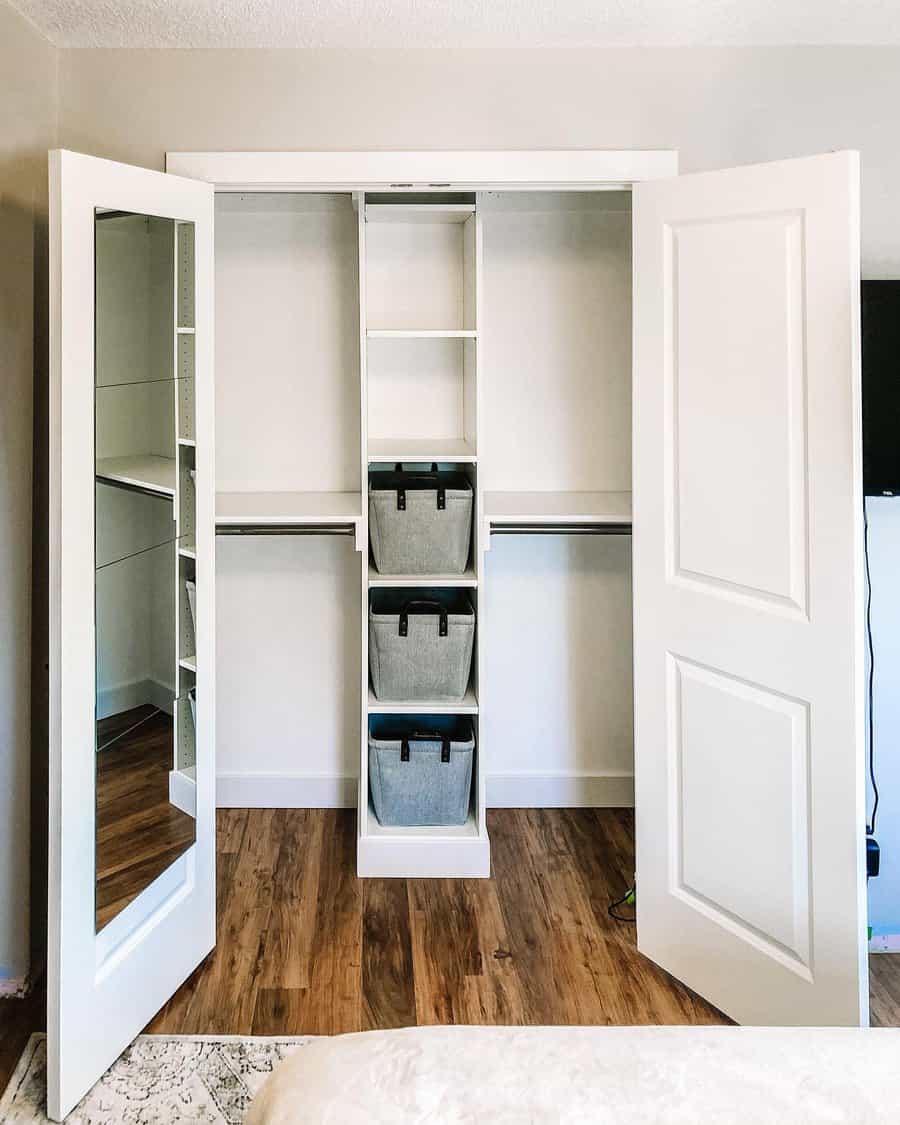 Small closet with modular shelves 