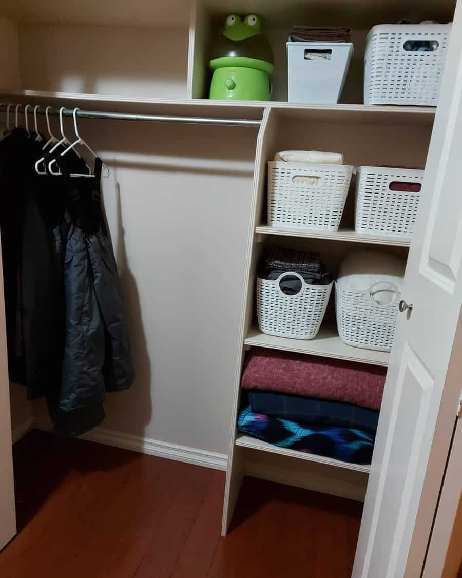 Closet with diversified storage