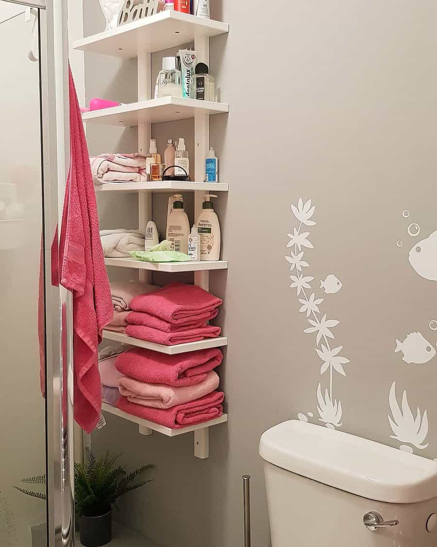 Floating towel shelves 