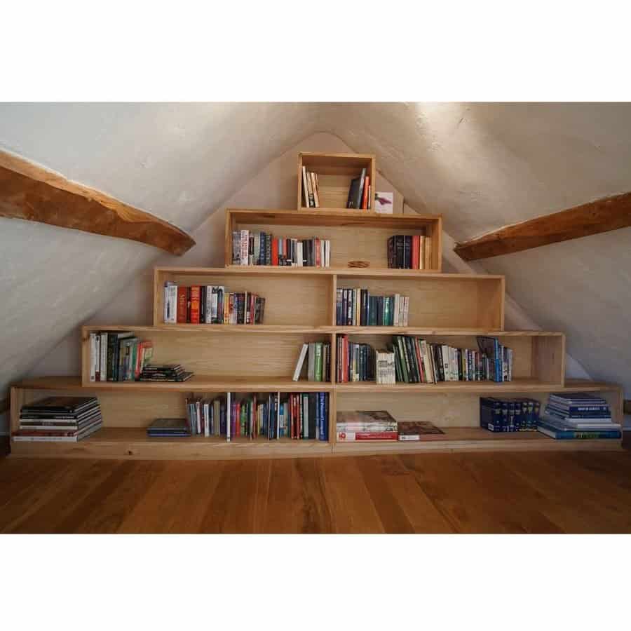 DIY wood pallet bookshelf