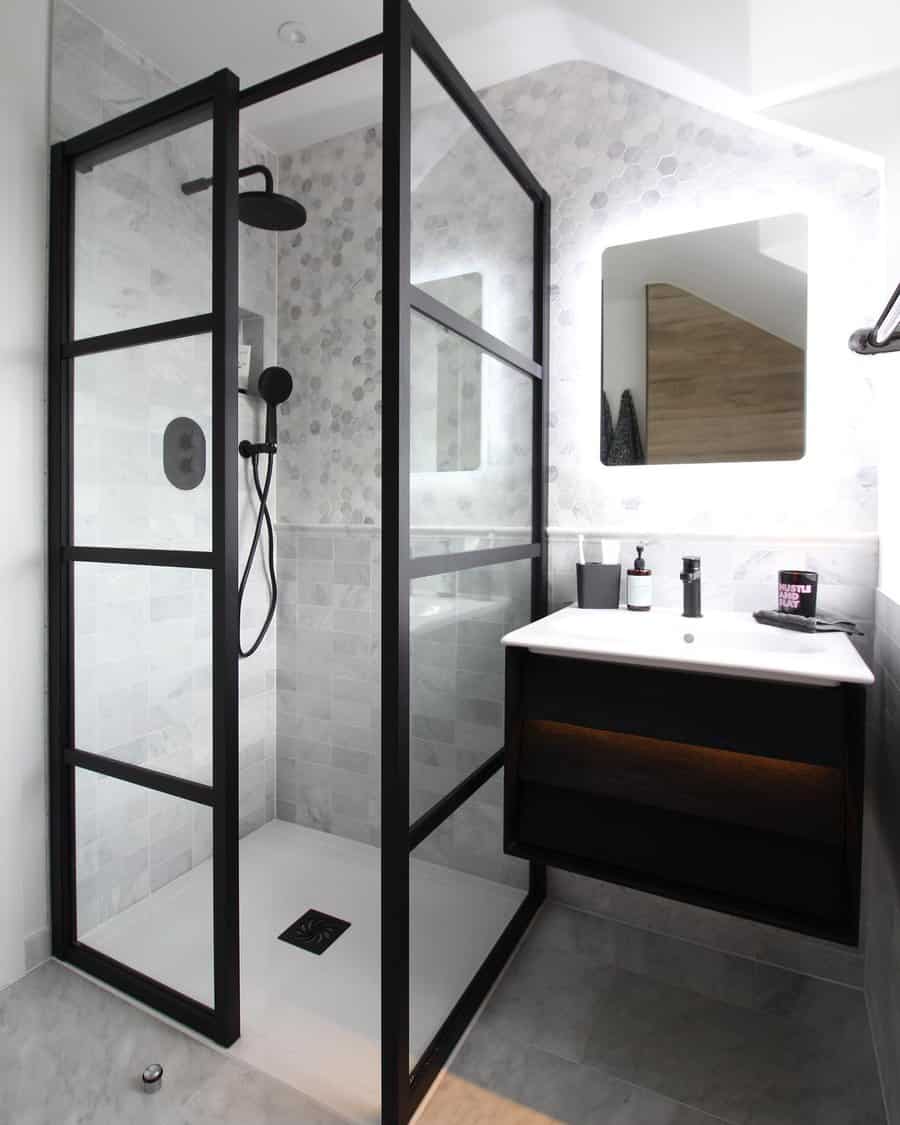 Frameless mirror