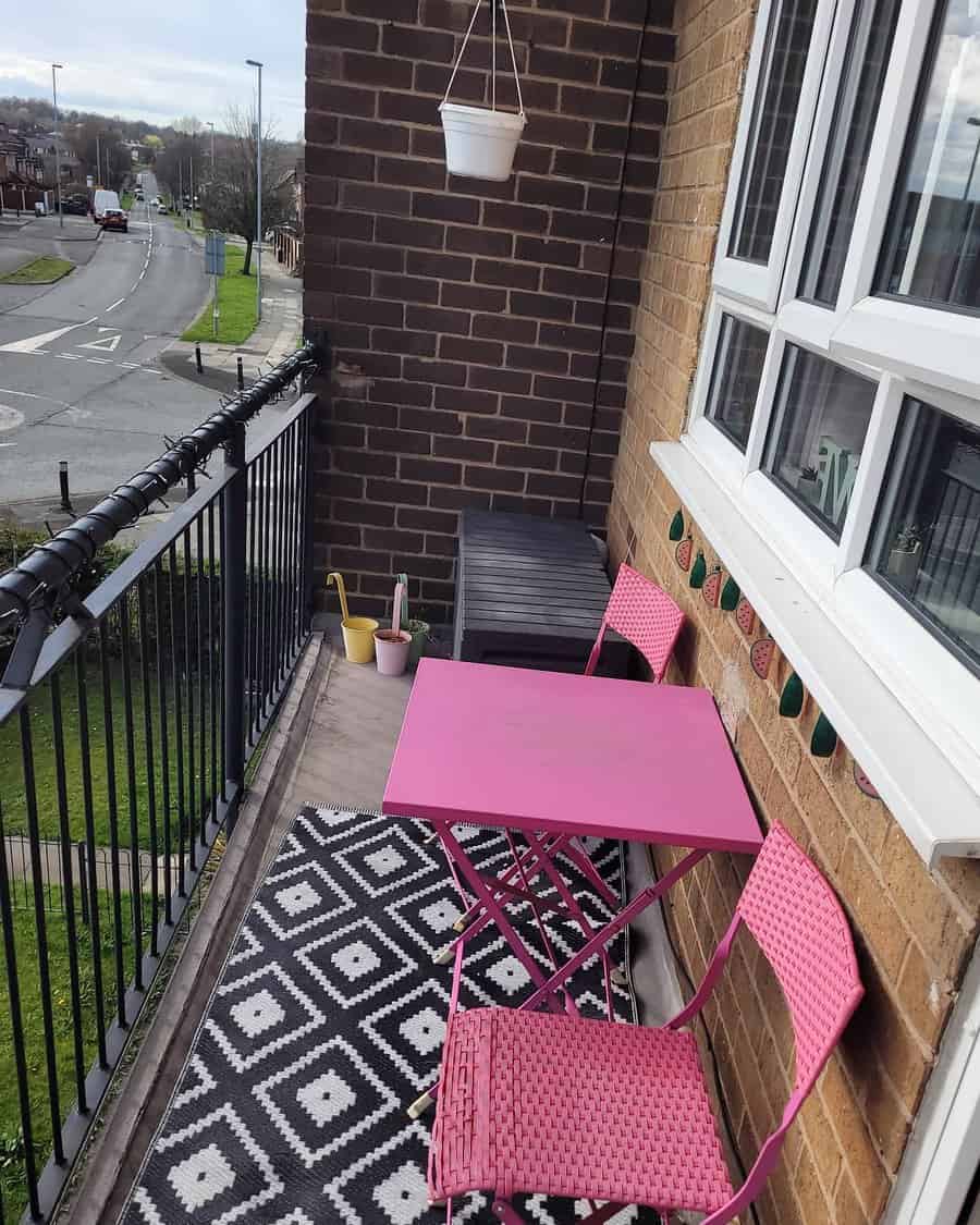 Cafe style balcony