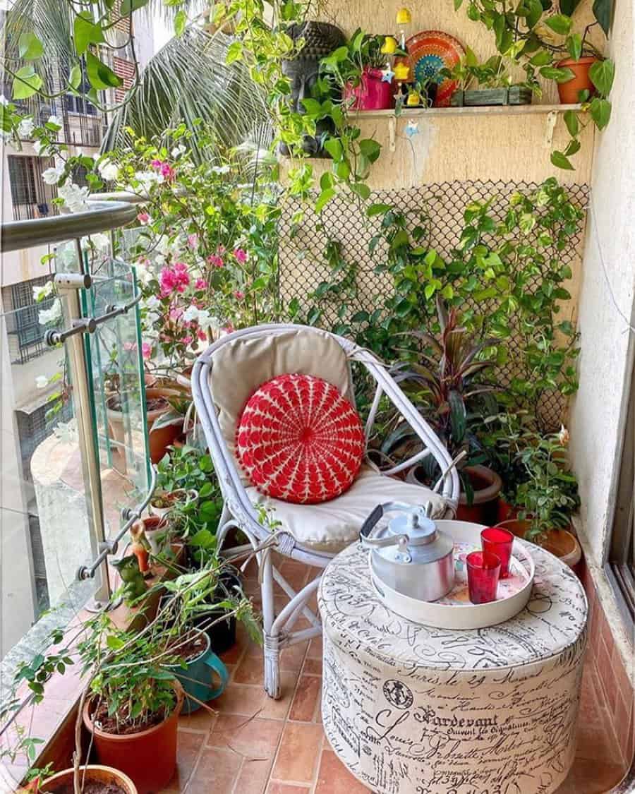 Cafe style balcony