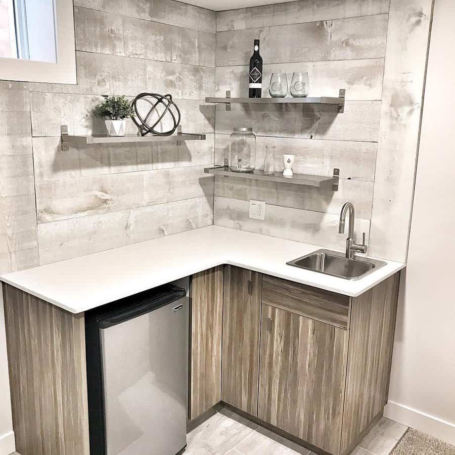 Compact bar corner with wooden details and modern concrete tile