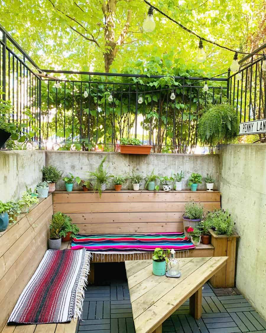 Patio with plants 