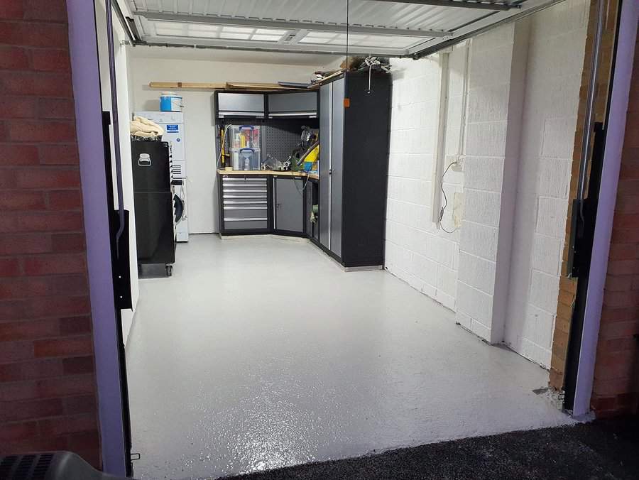 small garage space with white wall and floor