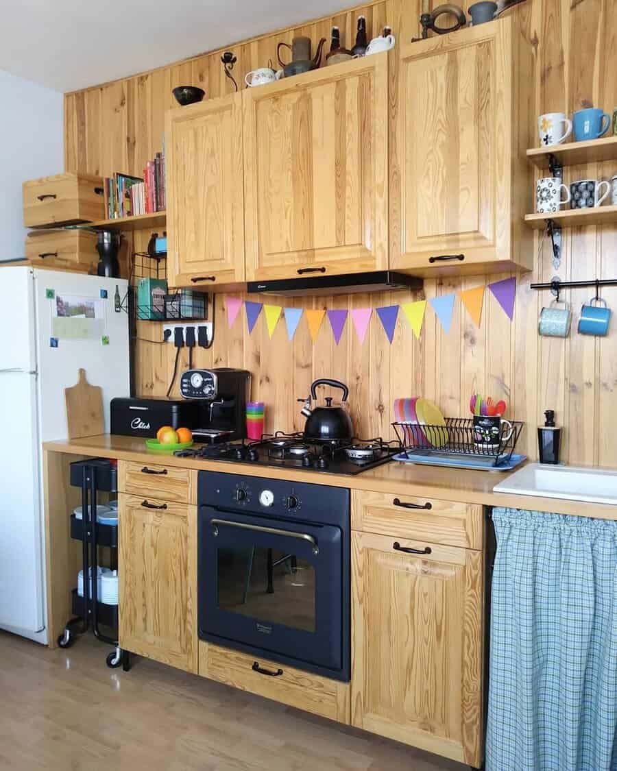 Rustic kitchen with vertical decor