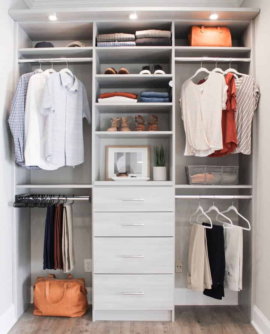 Closet with diversified storage