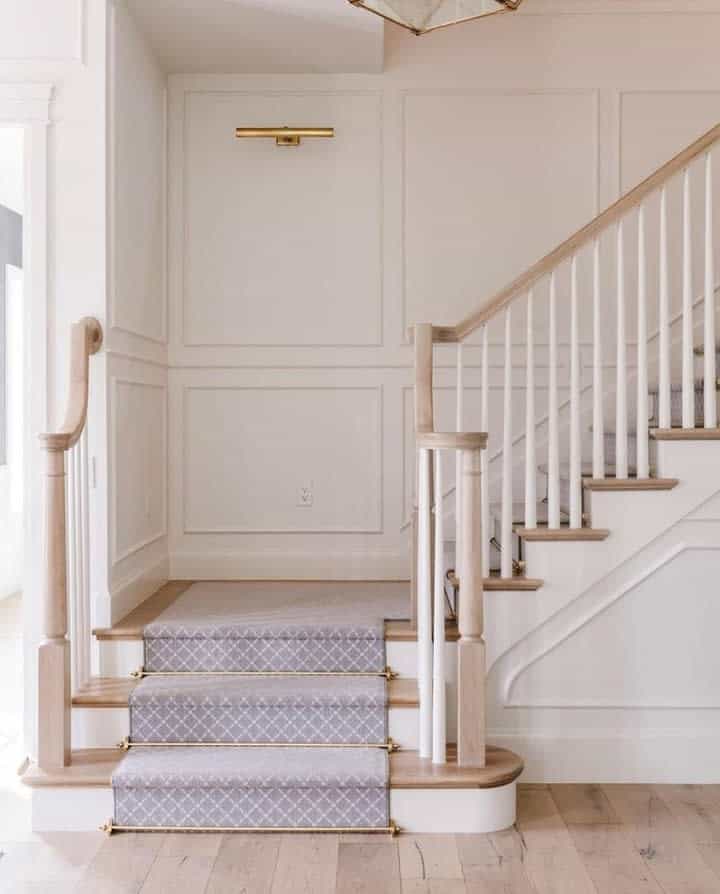 Stair wall trim moulding