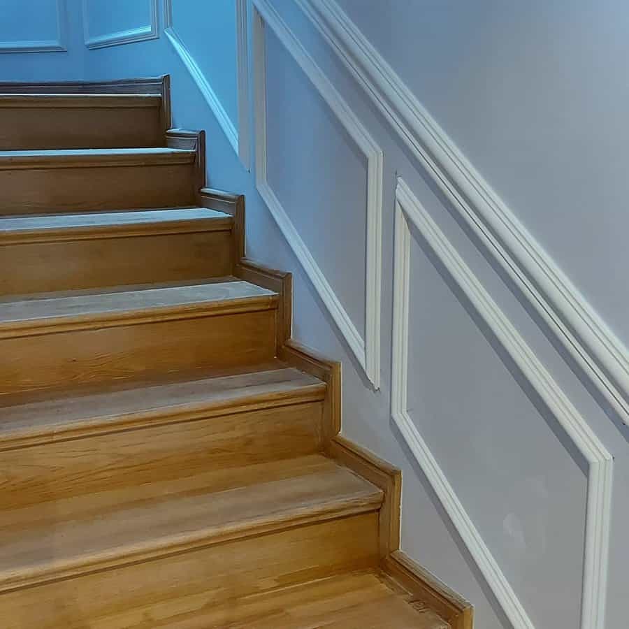 Stair wall trim moulding