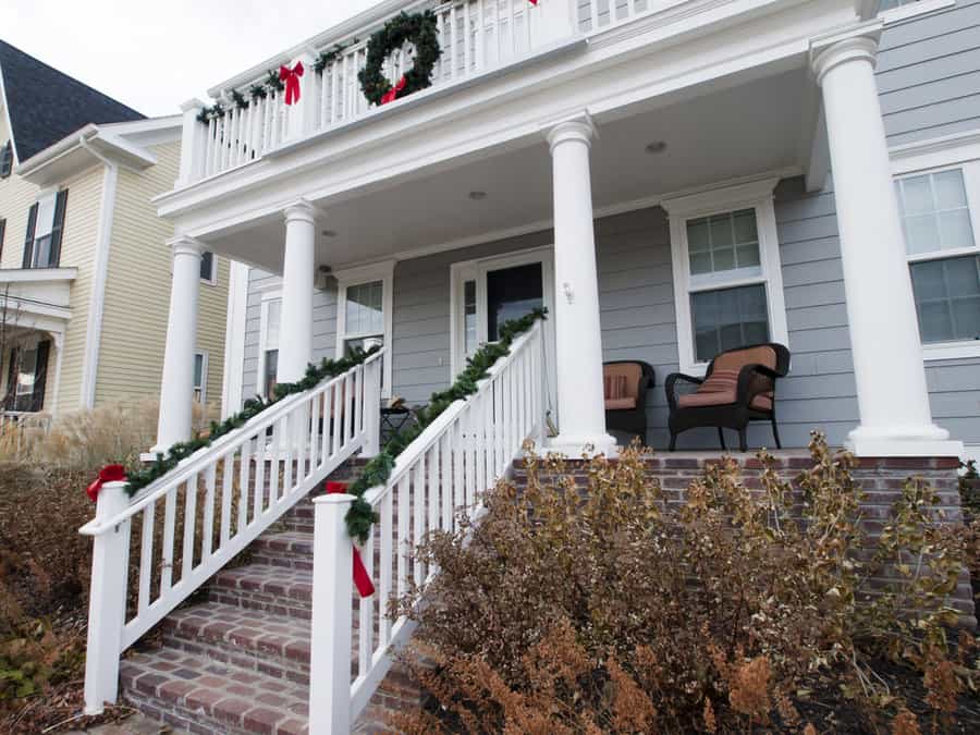 10 Front Porch Railing Ideas