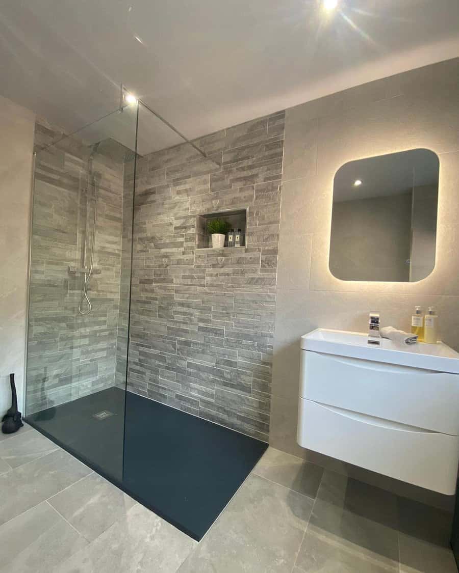 Concrete look bathroom tiles 